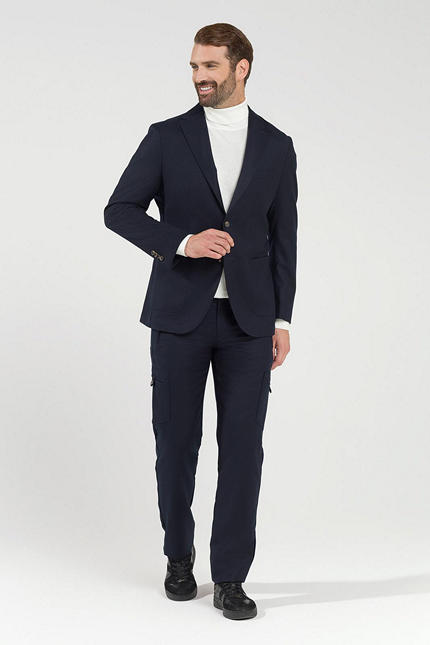 Костюм из шерсти с брюками карго 