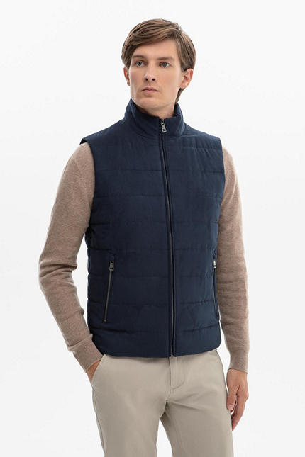 Жилет утепленный стеганый демисезонный Жилет утепленный стеганый демисезонный