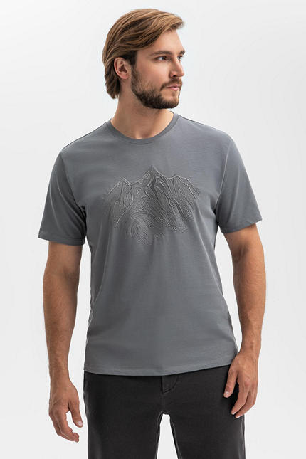 Футболка из хлопка с вышивкой Футболка из хлопка с вышивкой