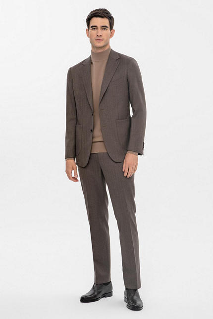 Костюм из шерсти с узором шеврон